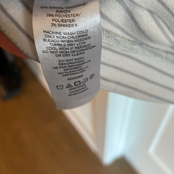 Ann Taylor LOFT Grey/white Stripe Button Back Tank M - Picture 5 of 5